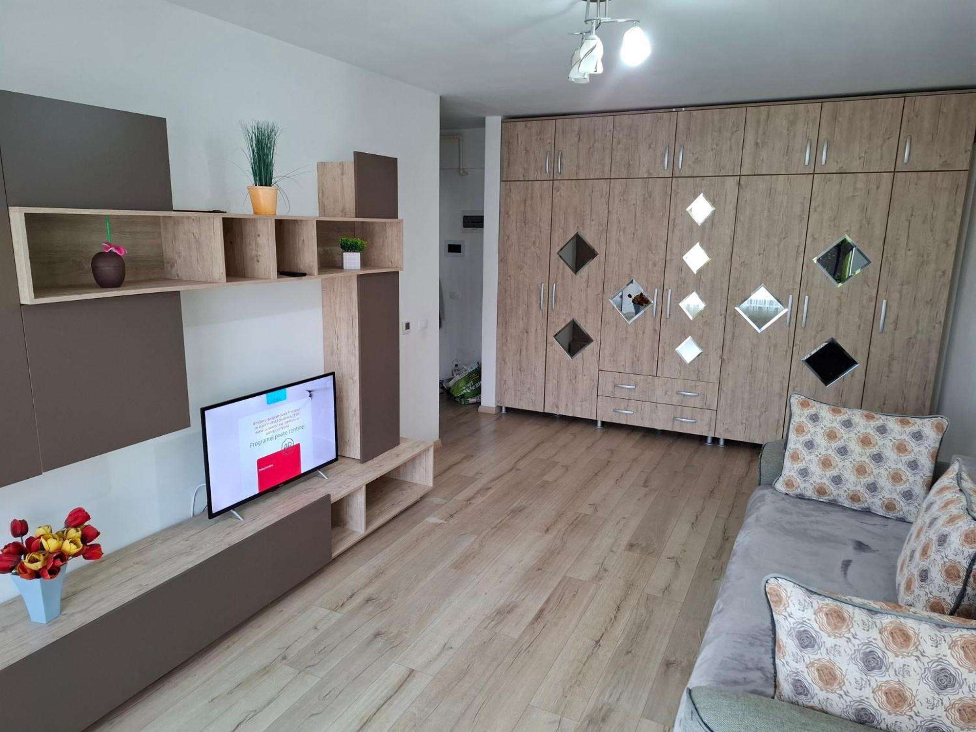 Luxury 2 * Bacău